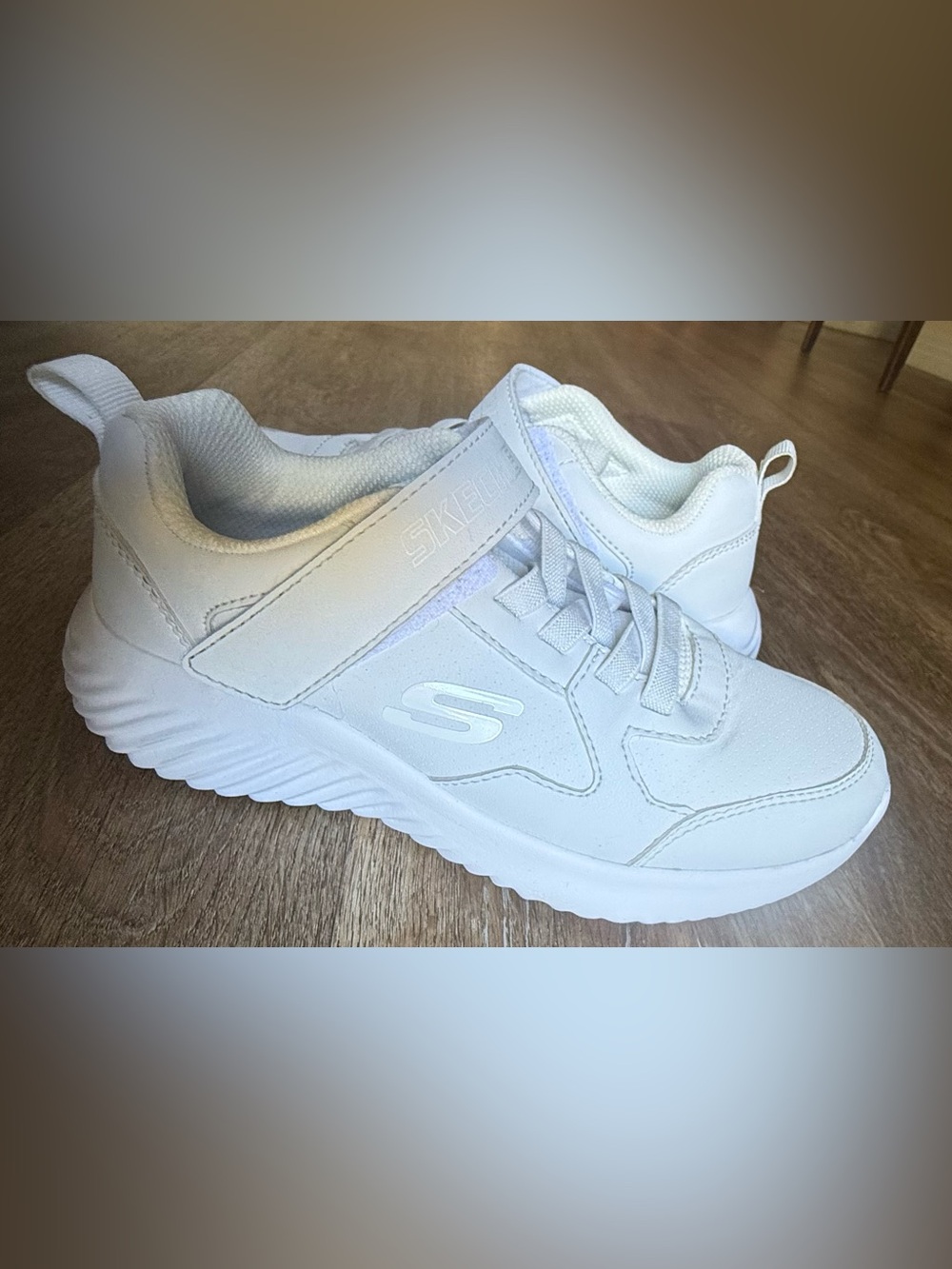 Skechers Kids White boys Velcro Athletic Sneakers size 2